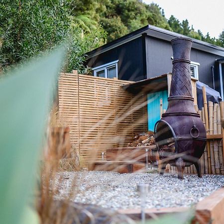 Kaitake Kabana - Unique, Off-Grid, Studio Retreat Oakura Eksteriør billede