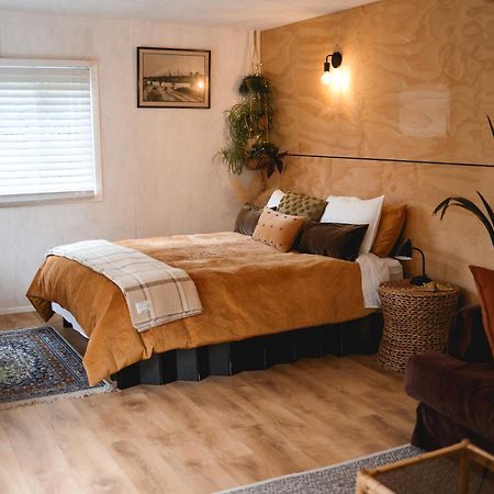 Kaitake Kabana - Unique, Off-Grid, Studio Retreat Oakura Eksteriør billede