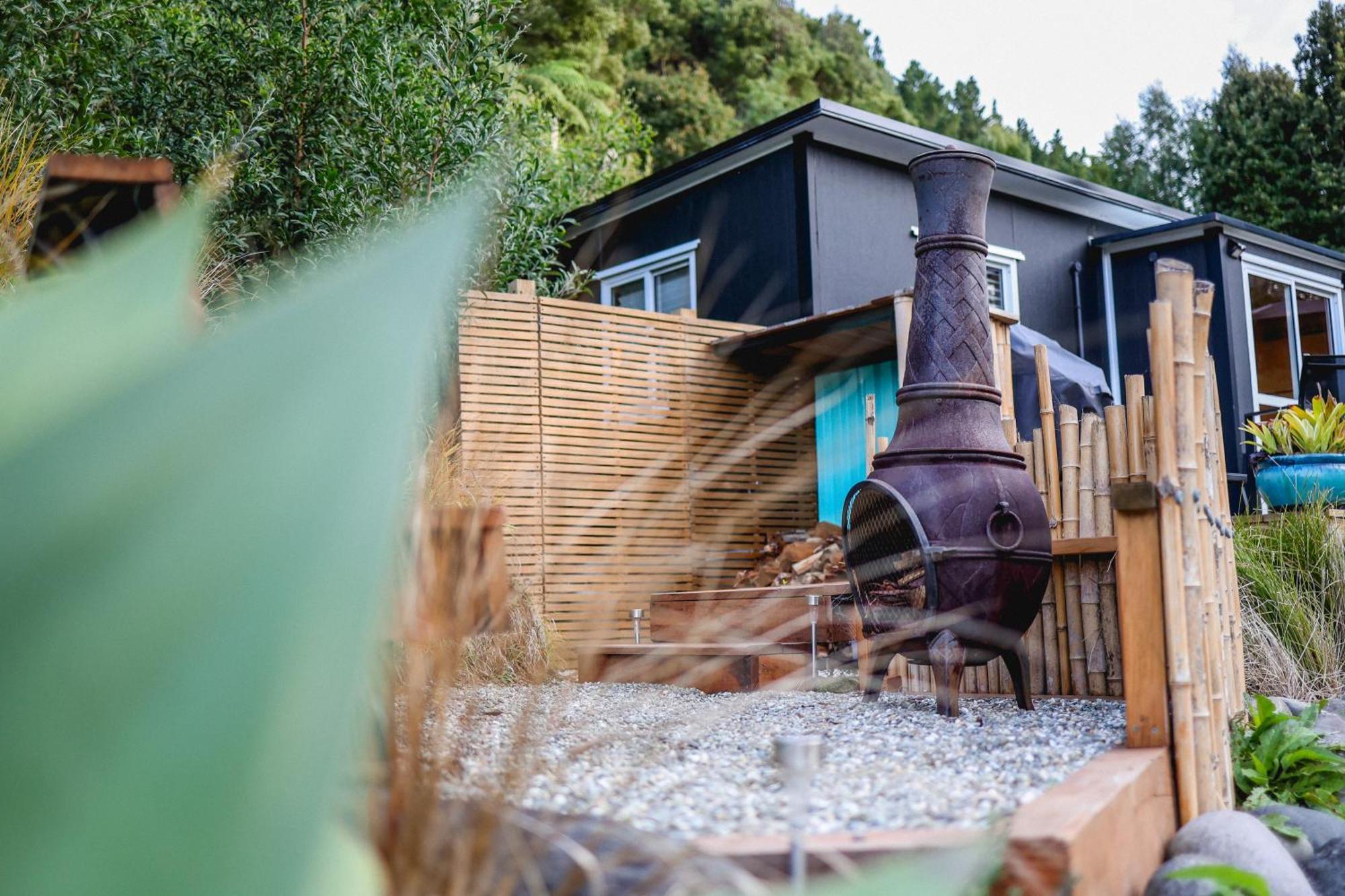 Kaitake Kabana - Unique, Off-Grid, Studio Retreat Oakura Eksteriør billede