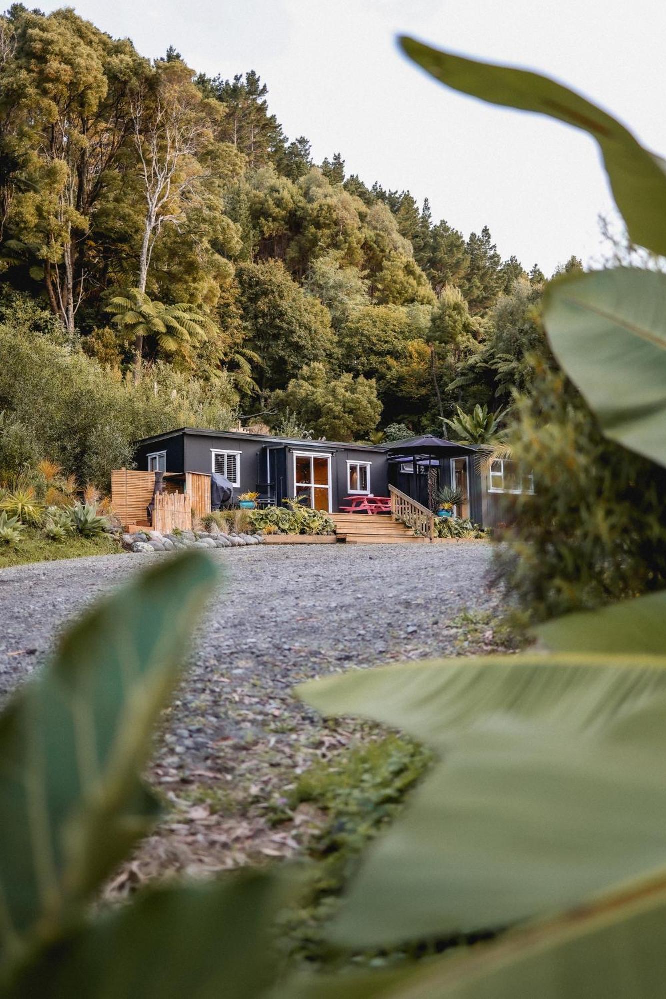 Kaitake Kabana - Unique, Off-Grid, Studio Retreat Oakura Eksteriør billede