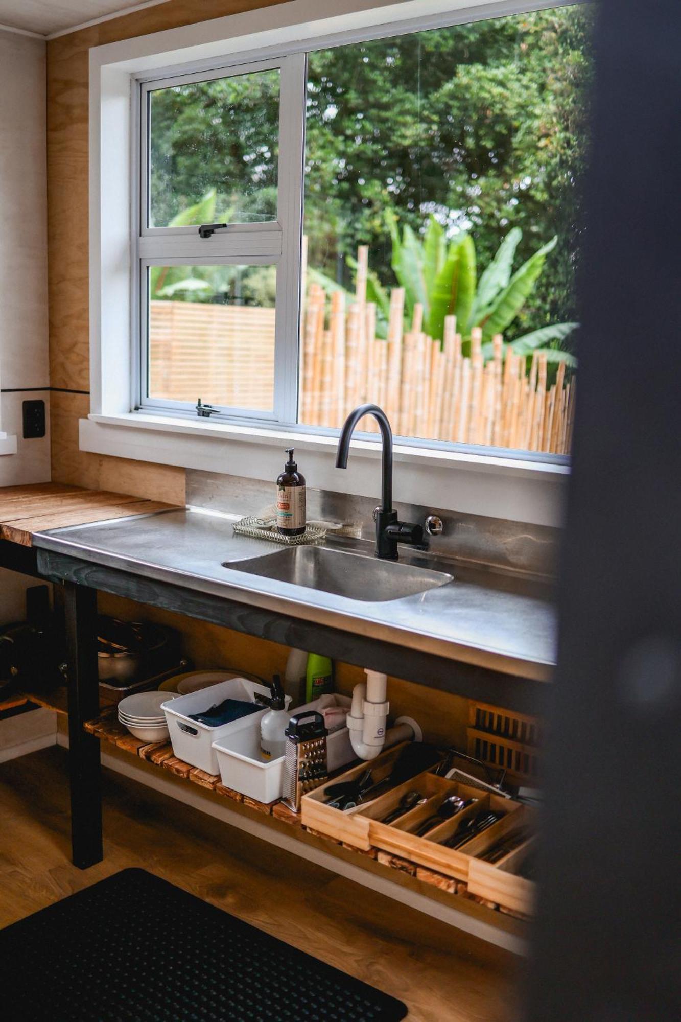 Kaitake Kabana - Unique, Off-Grid, Studio Retreat Oakura Eksteriør billede
