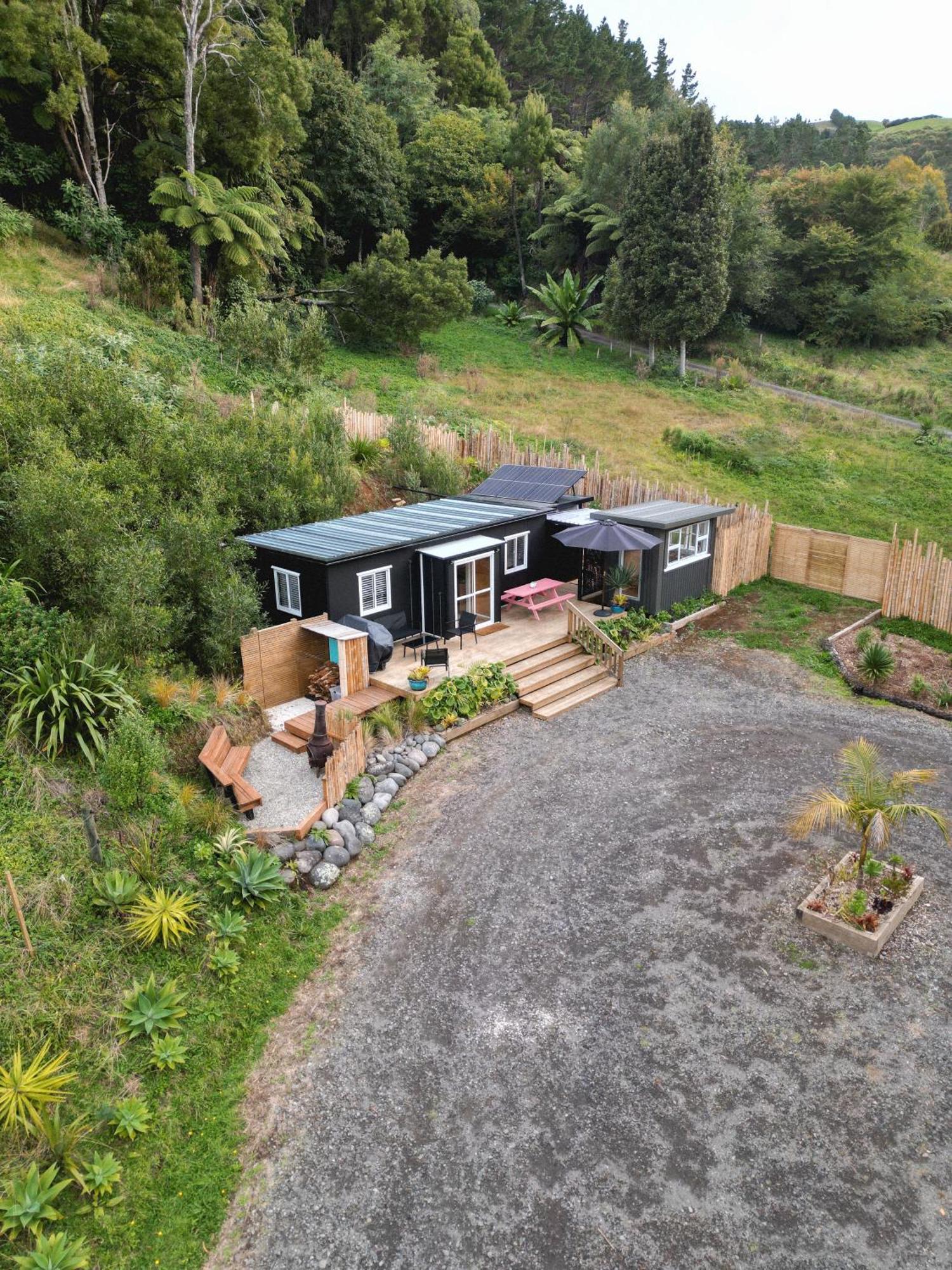 Kaitake Kabana - Unique, Off-Grid, Studio Retreat Oakura Eksteriør billede