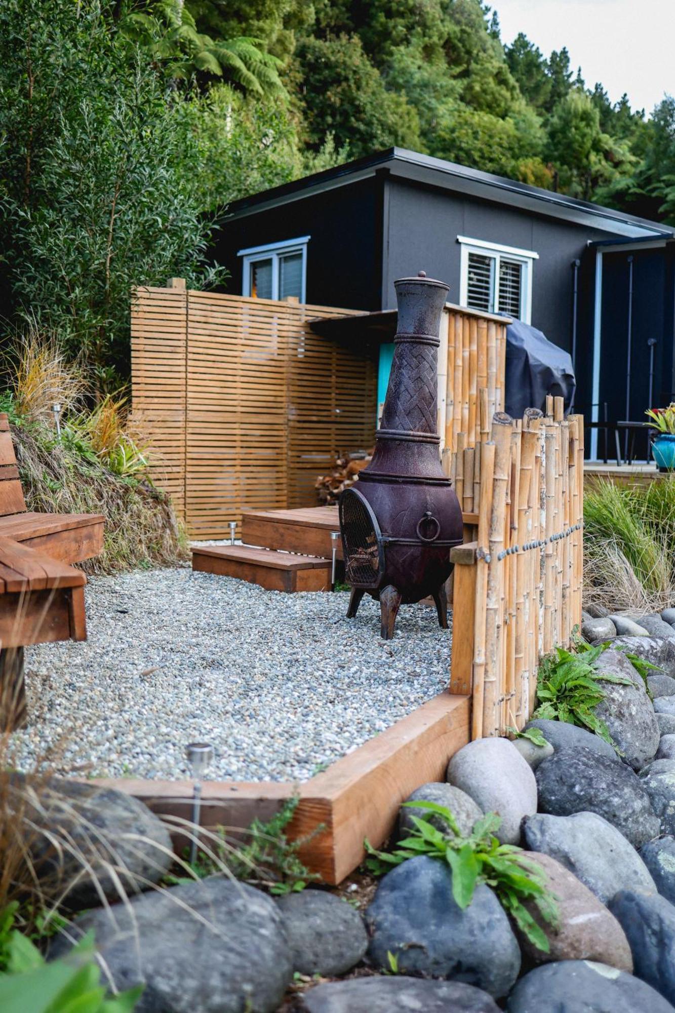 Kaitake Kabana - Unique, Off-Grid, Studio Retreat Oakura Eksteriør billede